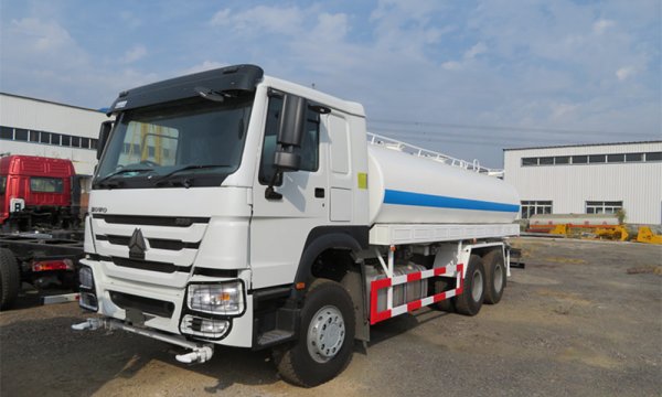 China Brand New Sinotruk HOWO 20000L Water Tank Truck for Sale