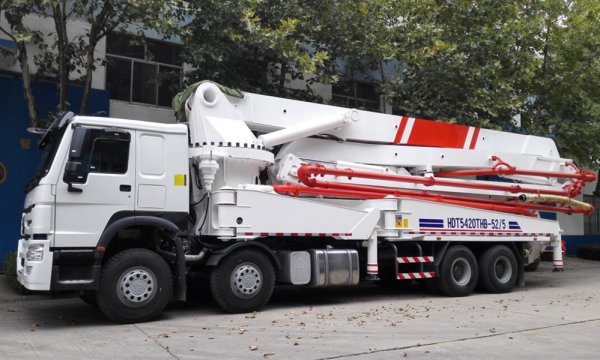 China Supplier Sinotruk 60m Concrete Pump Truck Price