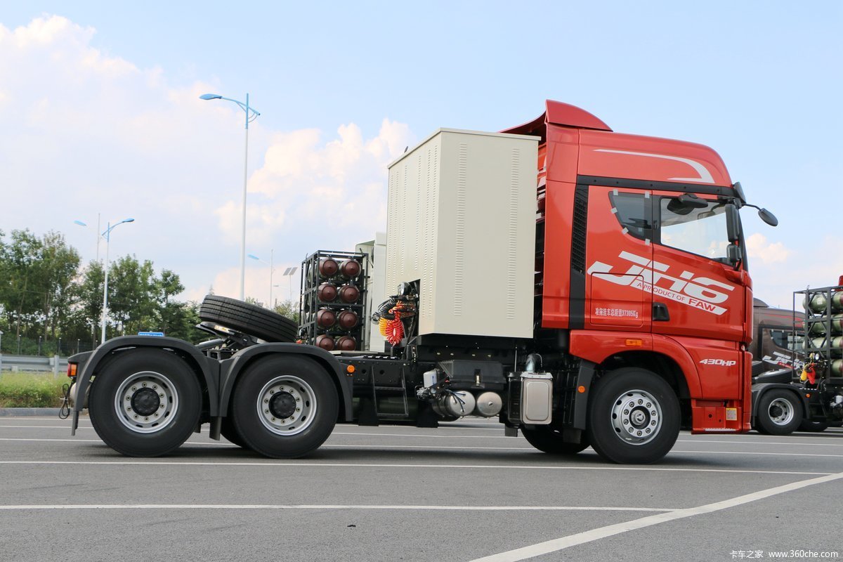 FAW JH6 6×4 430hp CNG Tractor Truck