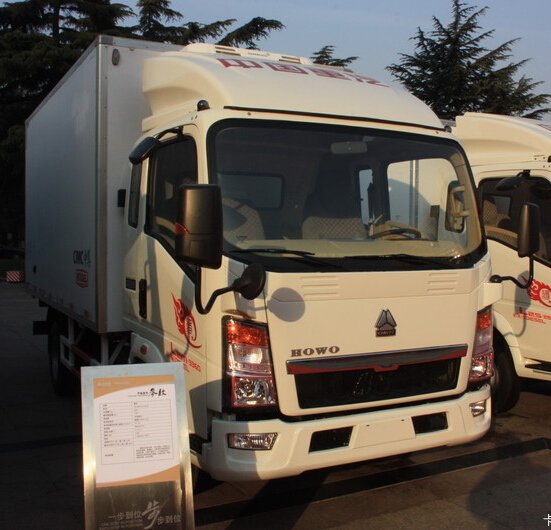 SINOTRUK Howo 5 ton Refrigerated Truck for Hot sale