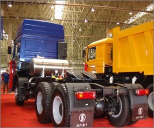 SHACMAN 6×4 LNG tractor truck