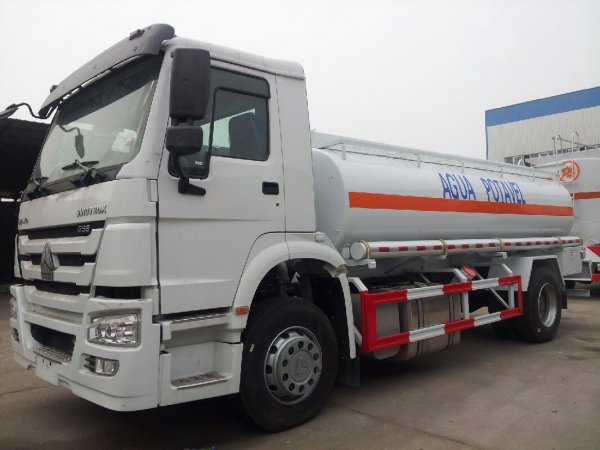 Sinotruck HOWO 15cbm Oil Tanker Fuel Tanker Prices