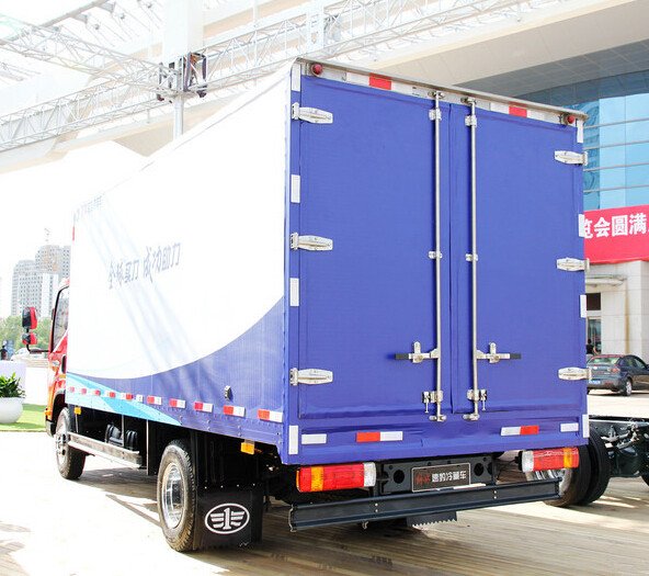 FAW 4×2 130HP Refrigerator Truck for Frozen Food Transportation