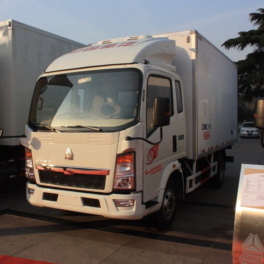 SINOTRUK Howo 5 ton Refrigerated Truck for Hot sale