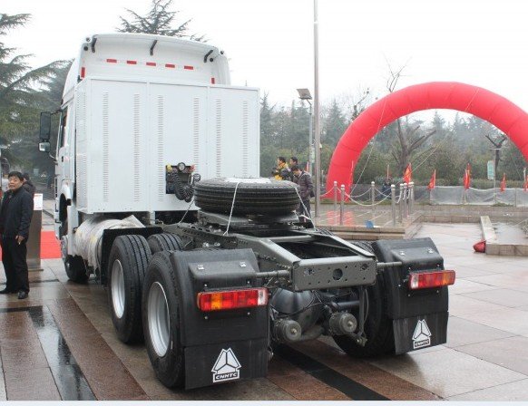 sinotruck lng tractor truck